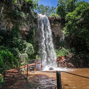 Cachoeira três quedas vista por baixo