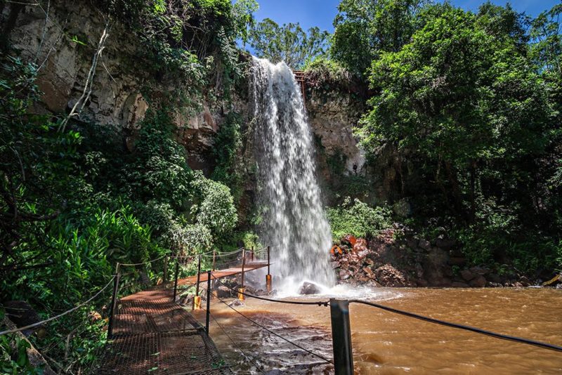 Cachoeira três quedas vista por baixo