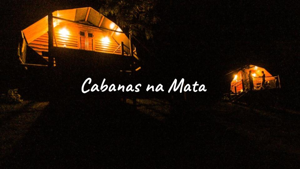 imagem-de-apresentação-com-escrito-cabanas-na-mata