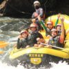 familia-descendo-o-rio-com-a-brotas-rafting