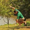 homem-fazendo-slackline-no-eco-parque-jacaré-em-brotas