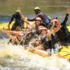 amigos-surfando-com-bote-com-rafting-brotas