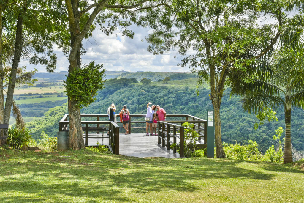 Mirante do parque recanto das cachoeiras, de frente para o vale do rio Jacaré