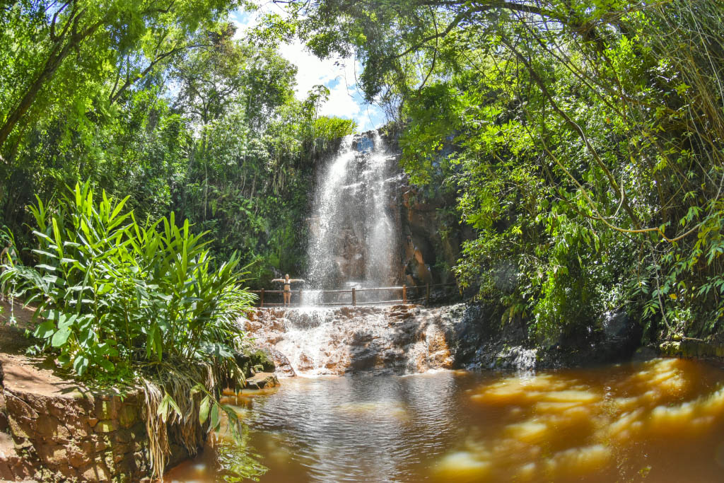 foto da cachoeira no parque recanto das cachoeiras em brotas
